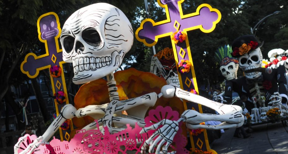 On November 1st and 2nd,
						the tradition of the Day of the Dead is celebrated. Year after year, the bread of death, the catrinas,
						the offerings, the flowers of cempasúchil the chopped paper and the aroma of copal are present in the
						streets of the CDMX to create a great cultural feast.